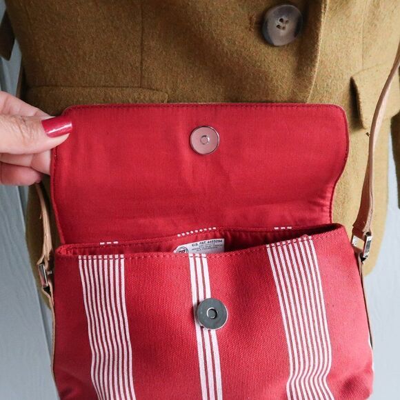 Etienne Aigner Small Purse  - Picture 3 of 9